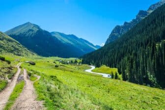 Vallee Altyn Arashan - Kirghizistan