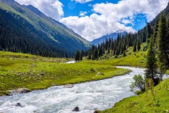 Vallee Altyn Arashan - Kirghizistan